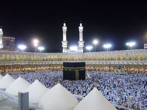 Mengerjakan haji adalah kewajiban manusia terhadap allah, yaitu (bagi) orang yang sanggup mengadakan perjalanan ke baitullah. Mengapa Saudi Melarang Penggunaan Istilah Wisata Religi ...
