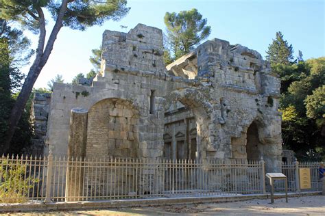 Nîmes Temple De Diane