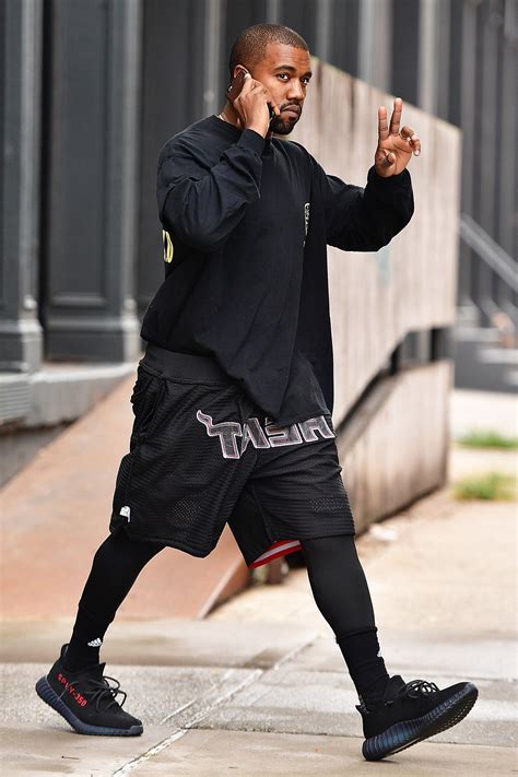 All Of Kanye Wests Best And Wildest Outfits Style En 2019 Estilos