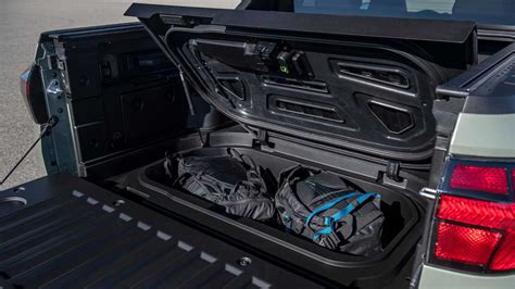 The pickup is going to offer more options the extendable box will provide more room when needed. 2022 Hyundai Santa Cruz Revealed With Little Proportions ...