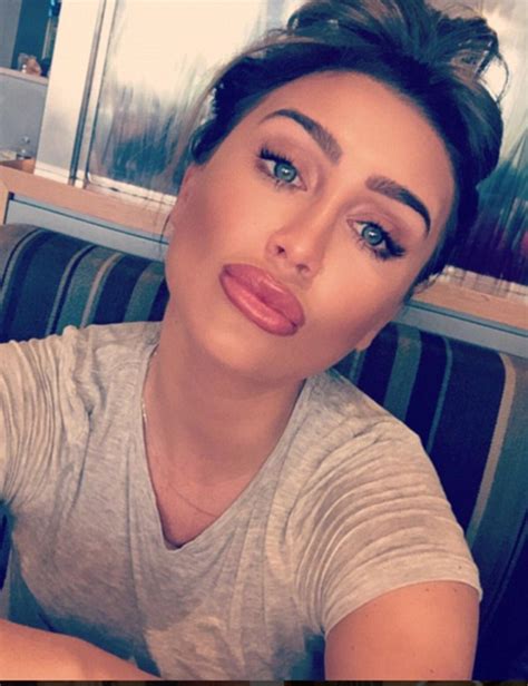 Towie S Lauren Goodger Flaunts Her Toned Abs And Legs In Instagram Selfie Daily Mail Online