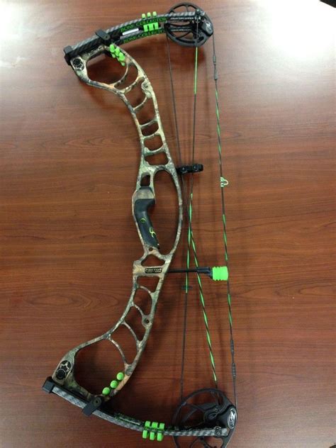 Hoyt Faktor Turbo Bone Collector Ed Hard Decisions Green Accents And