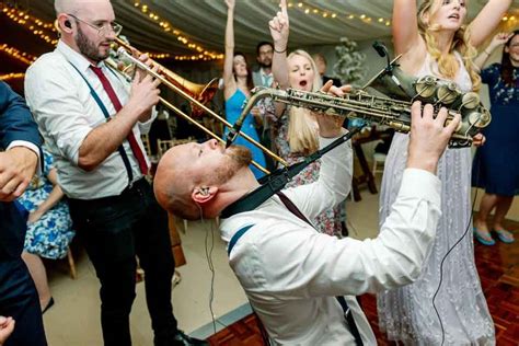 When To Book A Band For Live Music At A Wedding Entertainers Worldwide