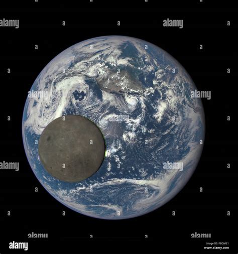 Imagen De Satélite De La Nasa De La Luna Y El Planeta Tierra De Un