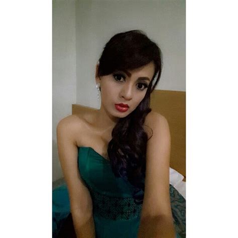 Yeyen Lidya Foto Cantik Dan Seksi Terbaru Zona Artis Lagi