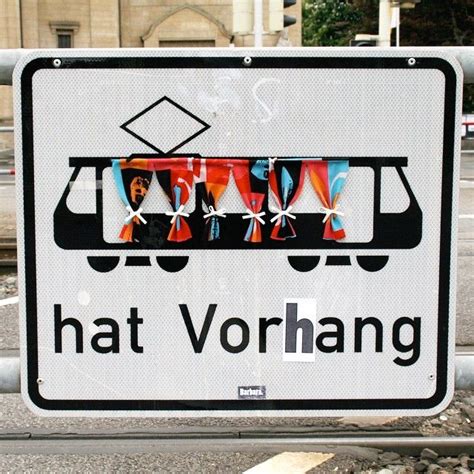 Two words you won't often find together in a sentence even though the german capital is the mecca of graffiti. Tram hat Vorhang by Barbara | Straßenkunst banksy ...
