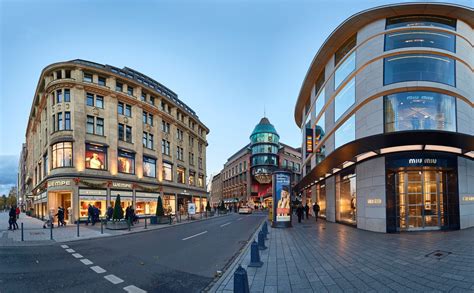 Königsallee, the best shopping street in Düsseldorf
