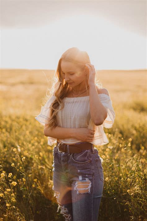 Golden Hour Portrait Session Sunset Photoshoot Ideas Sunset Photography People Female