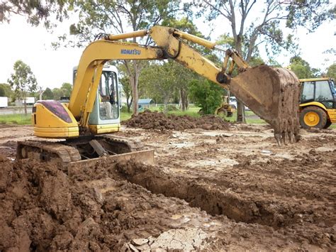 Excavator Digging Trench 1 Smiths Training Servicessmiths Training