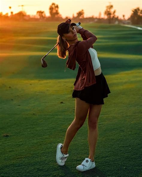 Claire Hogle Is The Golf Influencer