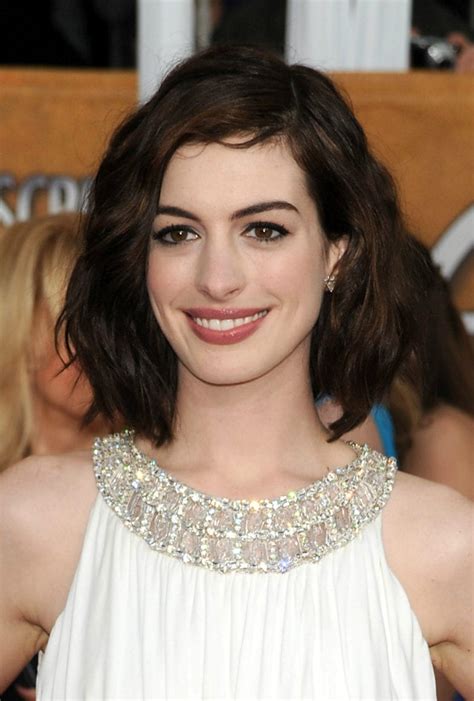 Anne Hathaway Haircut 35 Anne Hathaways Stylish Hair Looks Hottest