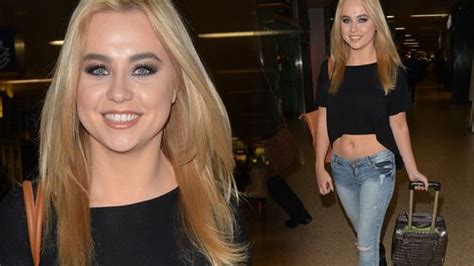 Ex On The Beachs Melissa Reeves Shows Off Toned Tum In Crop Top As She
