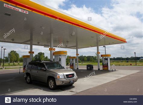 Shell Gas Petrol Station Fotos Und Bildmaterial In Hoher Auflösung