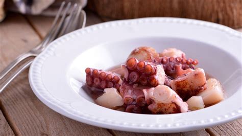 Simple Science: How to Make a Volcano with Kids