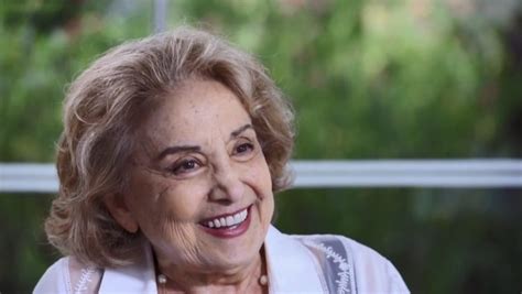 Vivian nascida em 1956 desde que seu marido morreu, ela mora sozinha em um. Globo renova com Rosamaria Murtinho, Mauro Mendonça e Eva ...