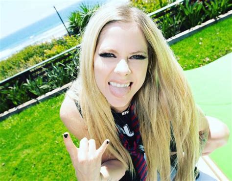 Avril Lavigne Impactó A Fanáticos Con Su Apariencia En Su Primer Tik