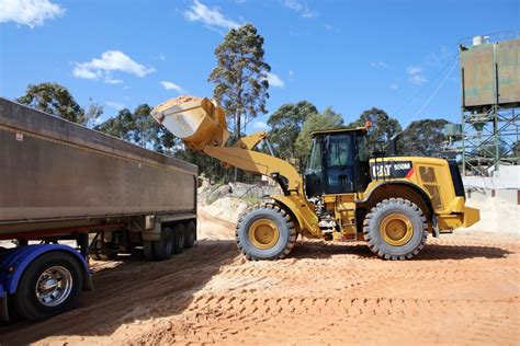 Cat 950m 982m Wheel Loader Updates Improve Technology And Comfort