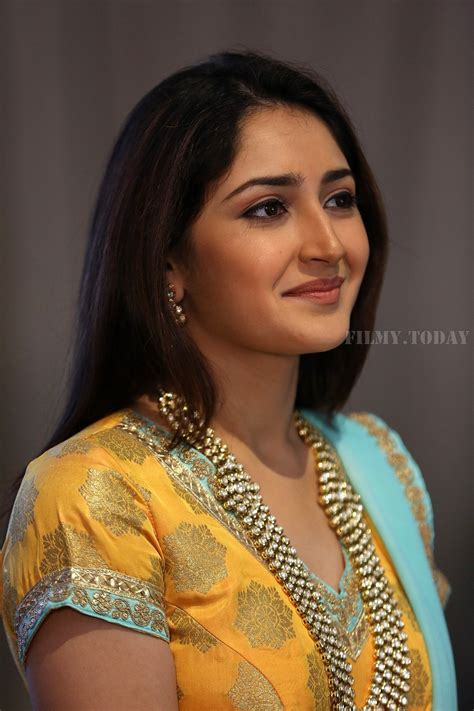 Picture Actress Sayyeshaa Saigal Latest Photos