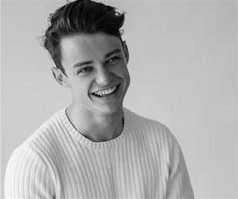 Get the latest on thomas doherty from teen vogue. Thomas Doherty - Bio, Facts, Family Life of Scottish Actor