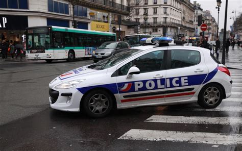 Travaillant aussi bien au commissariat que sur le terrain, il est chargé de mener. Gonesse : il change les plaques de la voiture avant le contrôle de police - Le Parisien