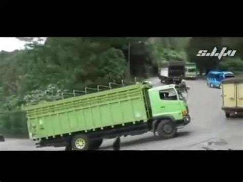 truck  sitinjau lauik nggak kuat nanjak malah joget youtube