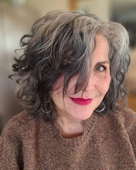 30 Examples Of Transitioning To Gray Hair Top Styles For Women In