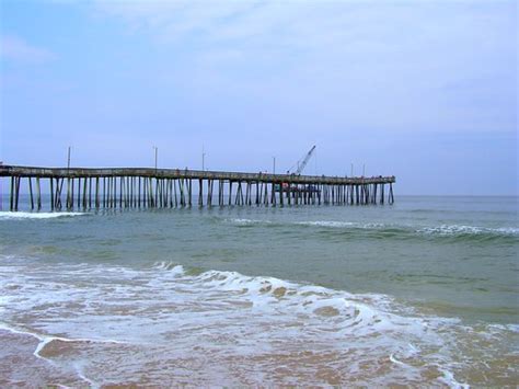 Virginia Beach Fishing Pier The Pier Is Located At 15th St Flickr
