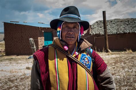 Jacinto Sirpa está cansado de cargar bidones | Fotos | Planeta Futuro
