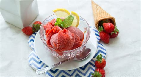 Gelato Alla Fragola Senza Gelatiera La Ricetta Con La Vaniglia Melarossa