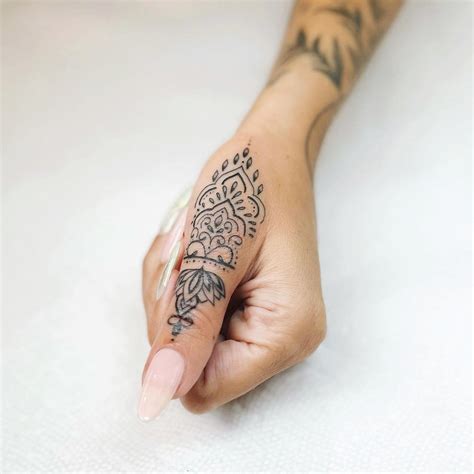 top 136 best tattoo for womens hand