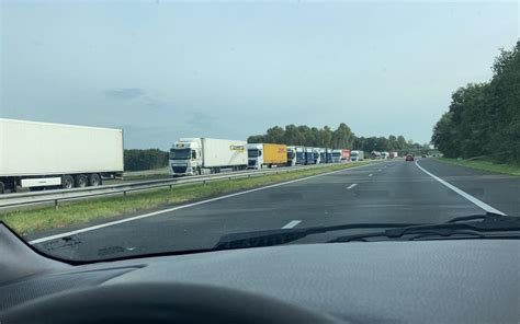 Files Op De A En A Vanwege Rommel Op De Weg Vertraging Loopt Op