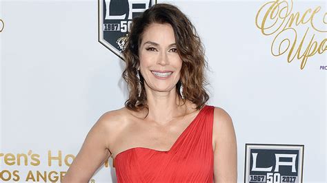 Teri Hatcher Joins Cws ‘supergirl In Mystery Villain Role