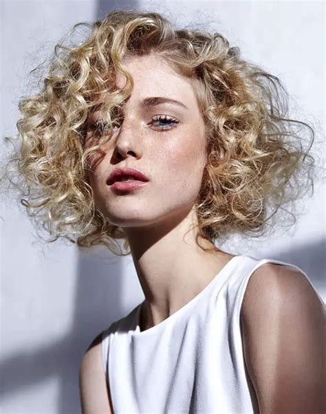 Top Amazing Curly Hairstyles With Blonde Hair