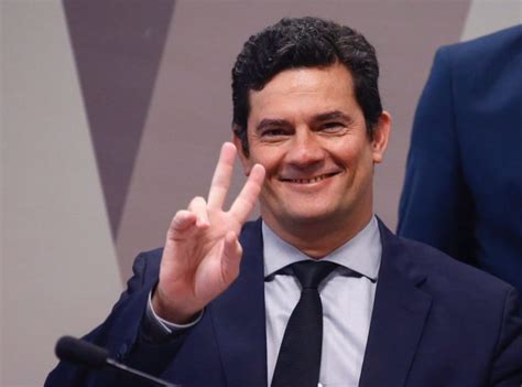 Brazilians call him supermoro, chanting his name on the streets of rio de janeiro as if he were a soccer star. Sergio Moro é bem avaliado por 54% da população, diz ...