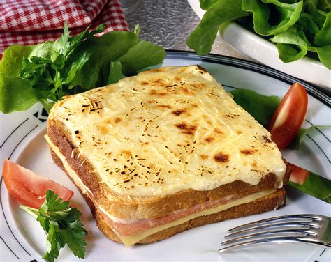 Croque Monsieur Bechamel à La Noix De Muscade Un Classique Economique Les Recettes De Cuisine Et