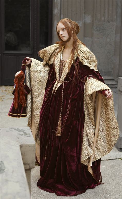 Renaissance Nobility Velvet Cloak Наряды Средневековая одежда Формы