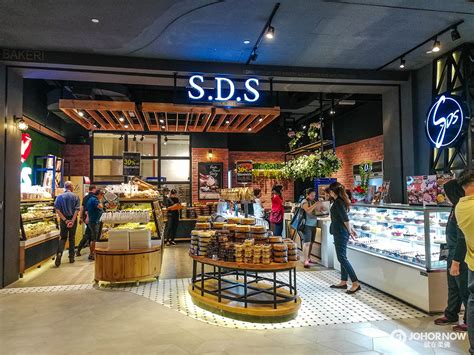 However, for this café, the architects have taken on an eclectic approach to respond to dazzling's unique context and concept. Mid Valley Southkey隆重新开张!小编吐血整理 · 最全美食盘点特辑全在这! - JOHORNOW 就在柔佛