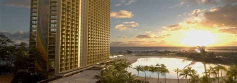 Rainbow Tower An Iconic Beachfront Hotel Hilton Hawaiian Village