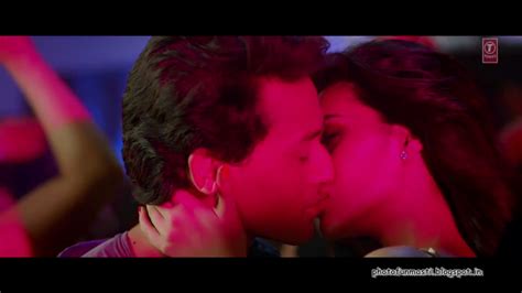 Photofunmasti Kriti Sanon Hot Kissing Photos From Heropanti Movie