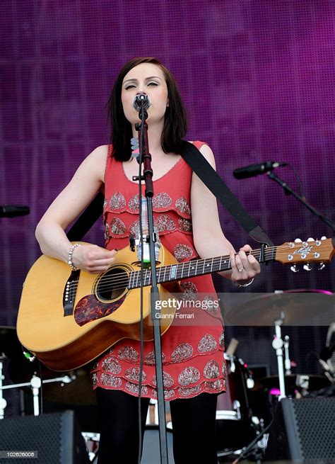 The English Singer Amy Macdonalds Performs In Stage During A Concert News Photo Getty Images