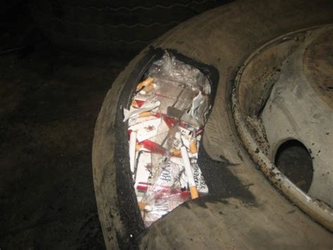 Cigarette Smugglers Getting Caught In The Act 16 Pics STATIONGOSSIP