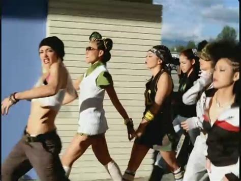 Hollaback Girl Music Video Gwen Stefani Image 18760933 Fanpop