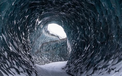 Download Wallpaper 2560x1600 Cave Ice Snow Widescreen 1610 Hd Background