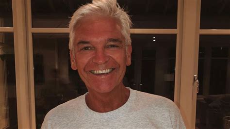 This Morning S Phillip Schofield Forced To Defend His Appearance As He
