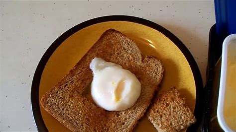Cooking A Poached Egg In The Microwave Youtube
