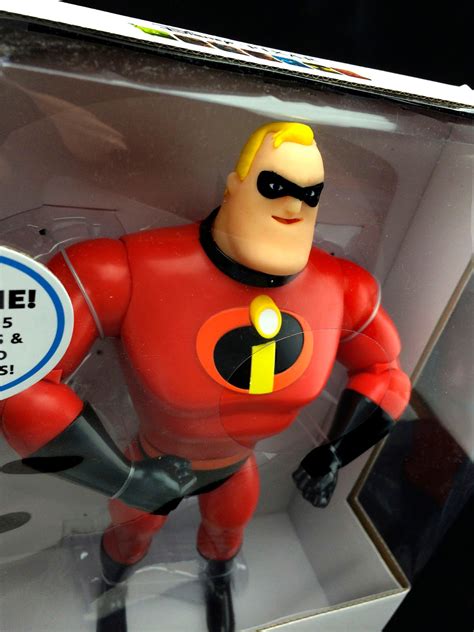 Dan the Pixar Fan: The Incredibles: Mr. Incredible Talking Superhero