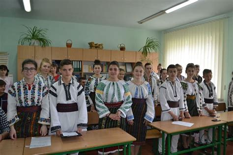Trei școli Românești Din Regiunea Odesa își Apără în Instanță Dreptul
