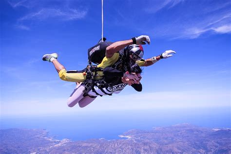 Comment se passe un premier saut en parachute