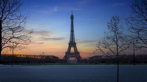 Nonton video eiffel i'm in love 2 diunggah oleh vidio premier hanya di vidio. Wallpaper Eiffel Tower, night, trees, Paris, France ...