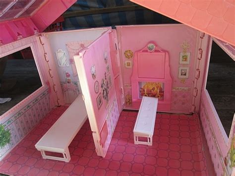 Weitere ideen zu puppenhaus, barbie haus, puppenmöbel. Barbie Puppen Haus im Koffer - hoork.com
